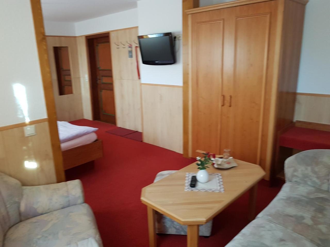 Restaurant&Pension "Bergglock'L" Altenberg Buitenkant foto